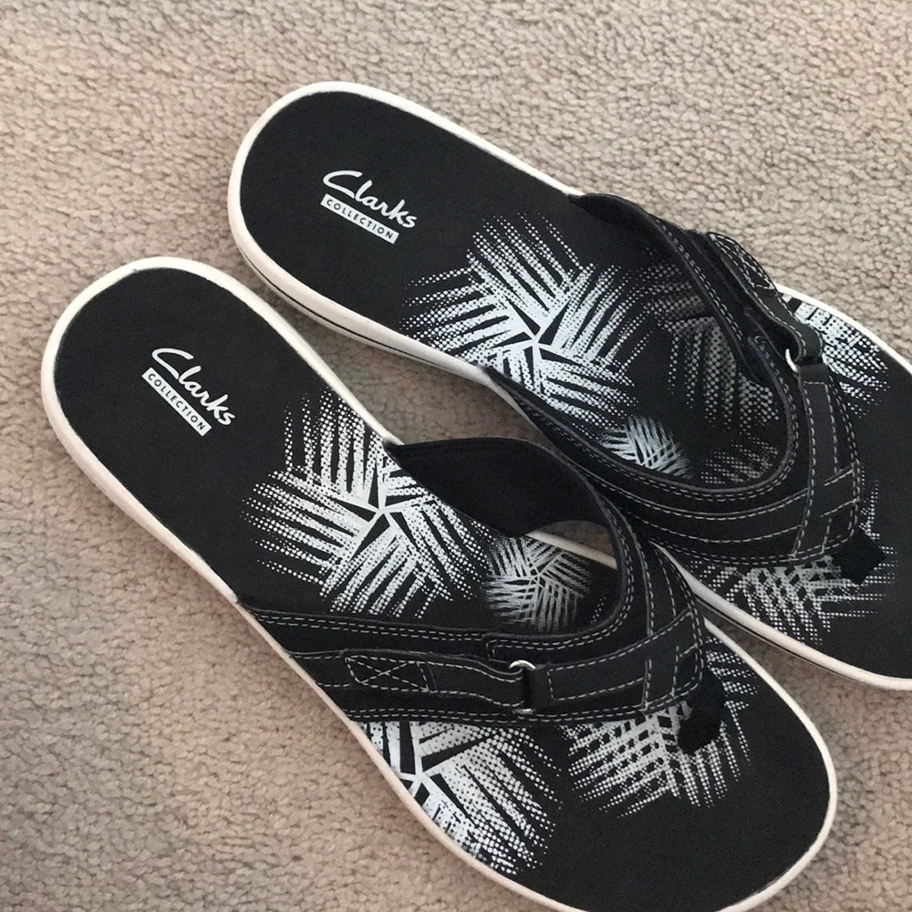 Clarks flip flops